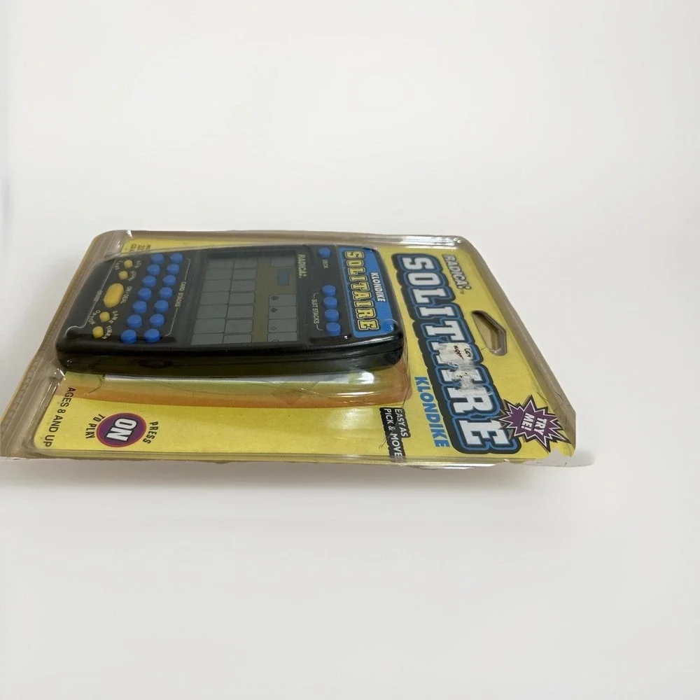 Klondike Solitaire Radica Model 2320 Electronic Handheld Travel Game Big Screen